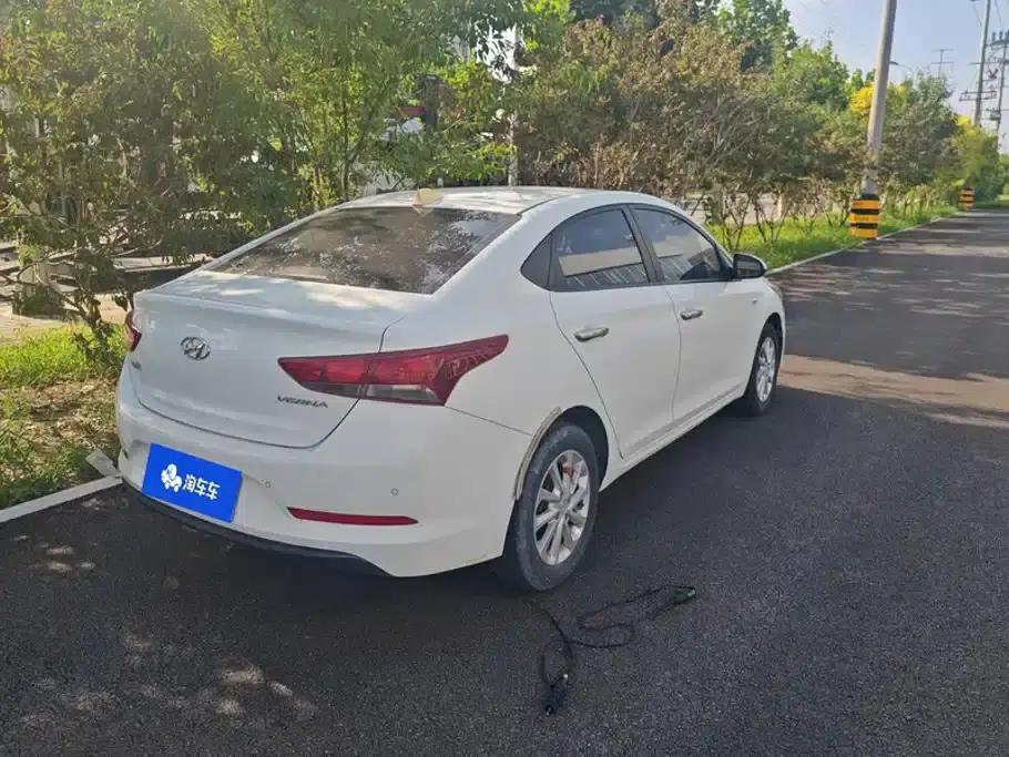 2016 Hyundai Verna 1.4L Automatic GLS (Cool Edition) — миниатюра 3