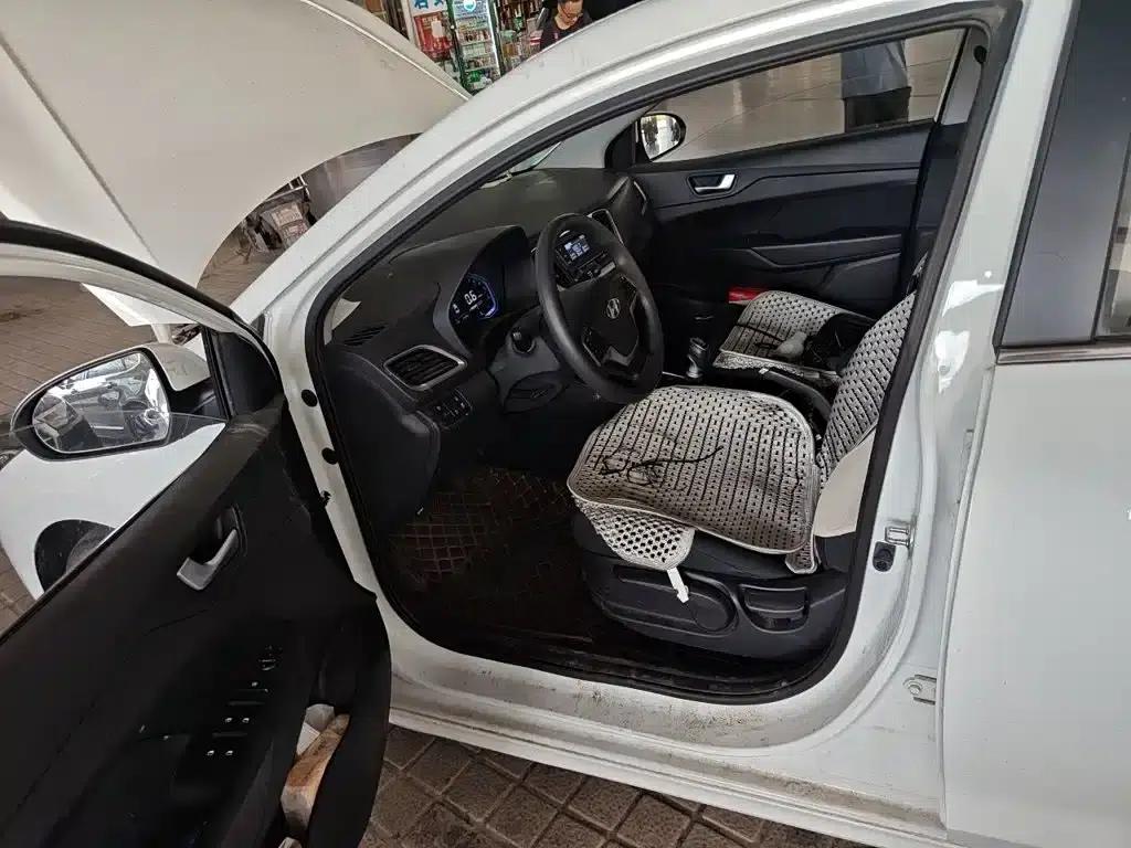 2020 Hyundai Verna 1.4L Manual GLS Cool Edition — миниатюра 13