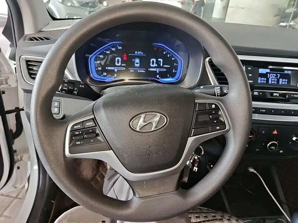 2020 Hyundai Verna 1.4L Manual GLS Cool Edition — миниатюра 7