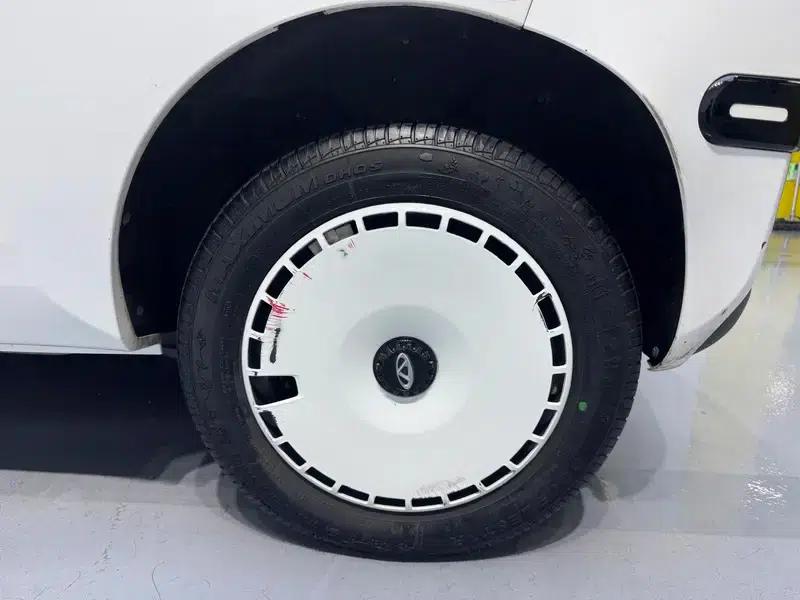 Ice Cream 2023 Rear-Wheel Drive 4-Seat Pure Electric Factory Custom Edition — миниатюра 9