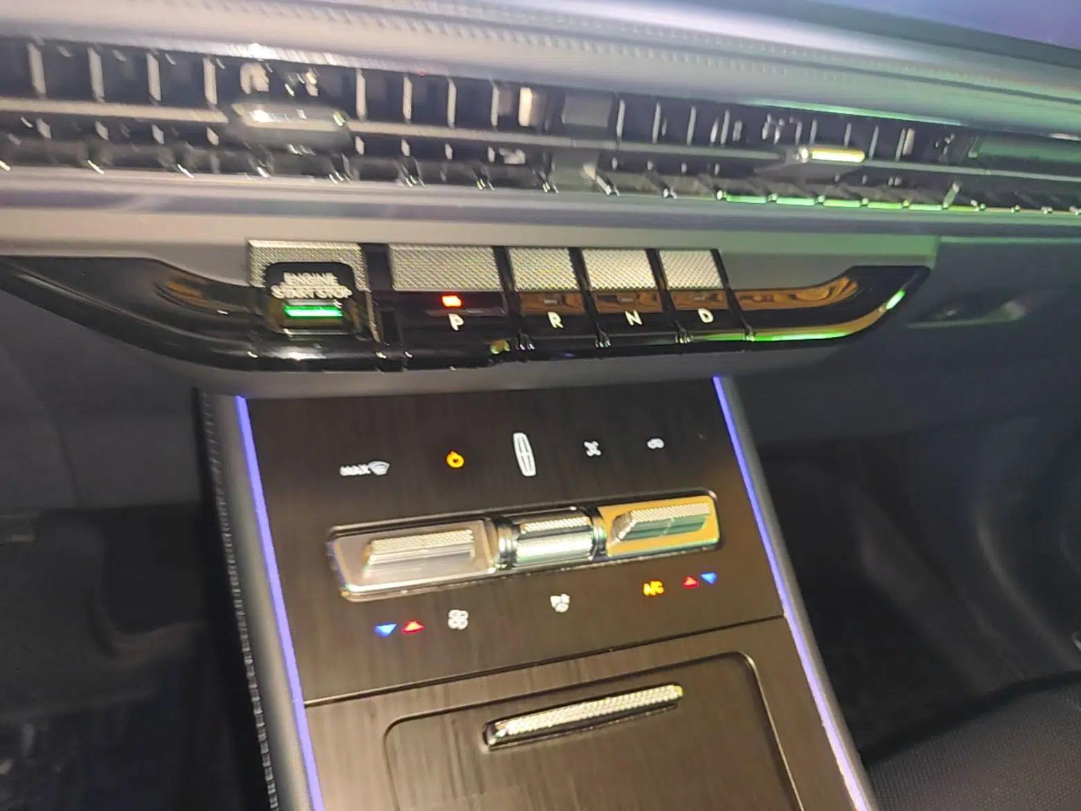 Lincoln Corsair 2024 1.5T Two-Wheel Drive Deluxe Hybrid Version — миниатюра 16