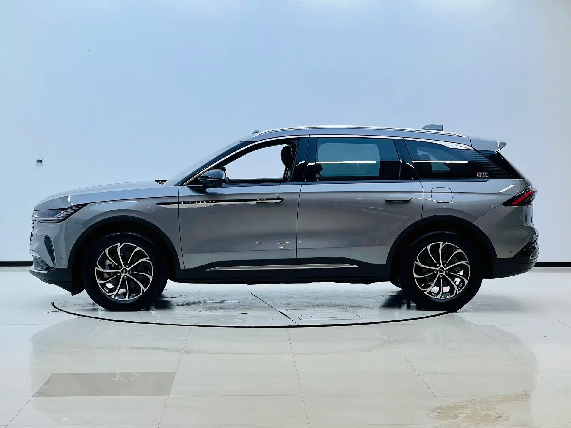 Lincoln Nautilus 2023 2.0T Four-Wheel Drive Luxury Edition — миниатюра 3