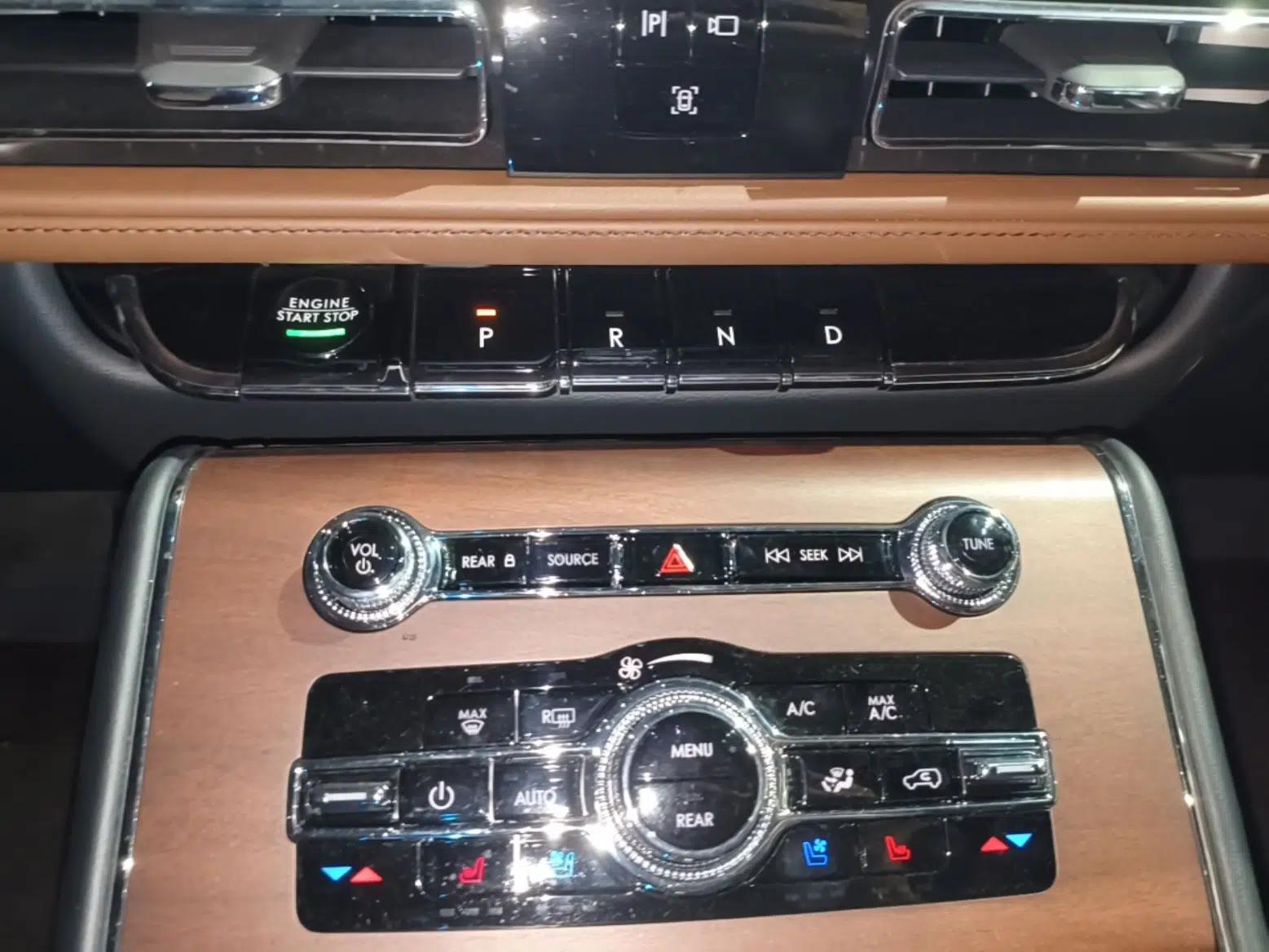 Lincoln Aviator 2023 3.0T V6 All-Wheel-Drive Zunya Cruise Version Six Seats — миниатюра 16