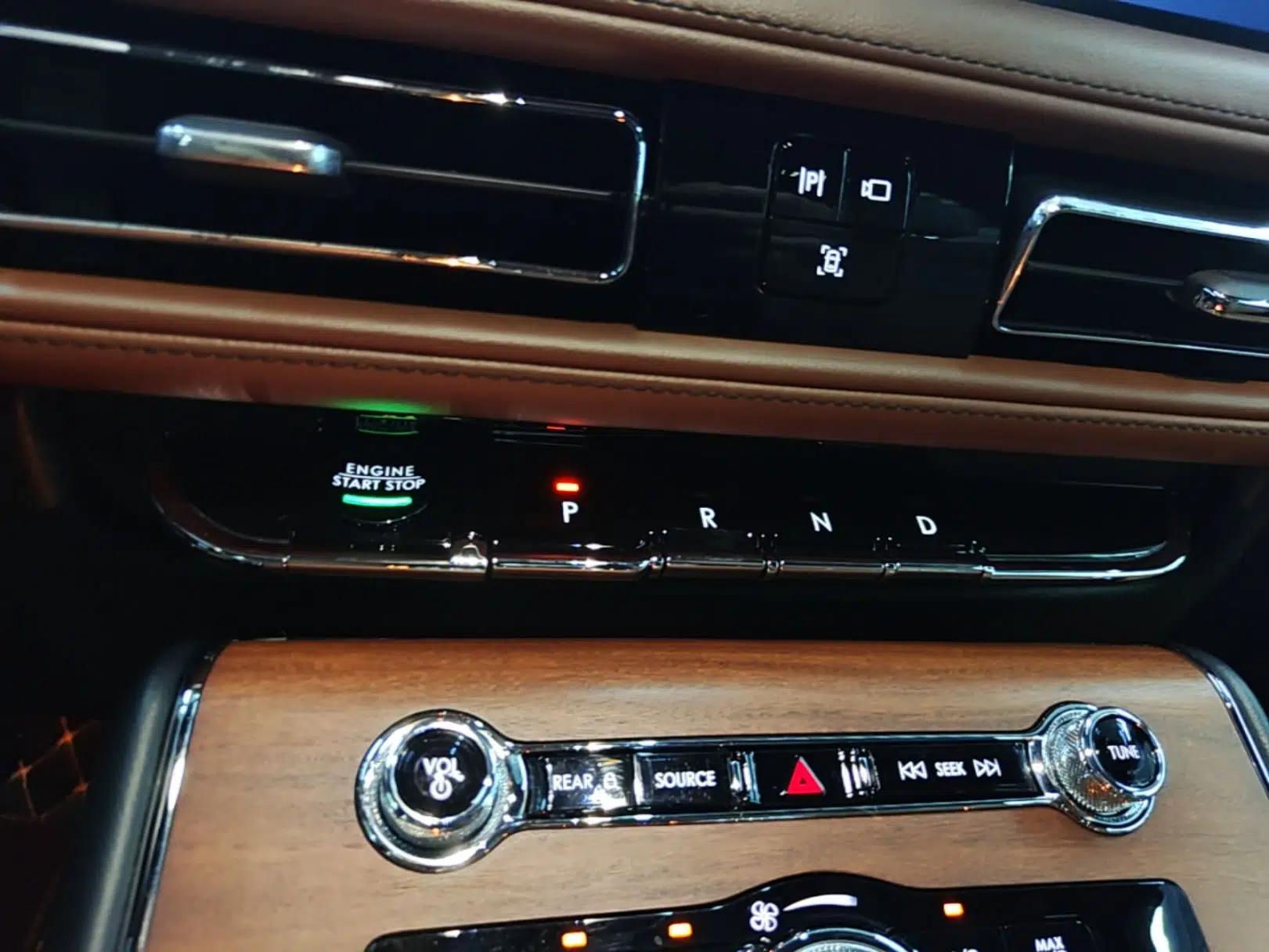 Lincoln Aviator 2021 3.0T V6 All-Wheel-Drive Executive Edition — миниатюра 16