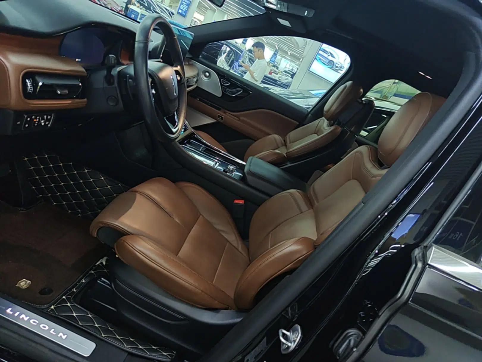 Lincoln Aviator 2021 3.0T V6 All-Wheel-Drive Executive Edition — миниатюра 17