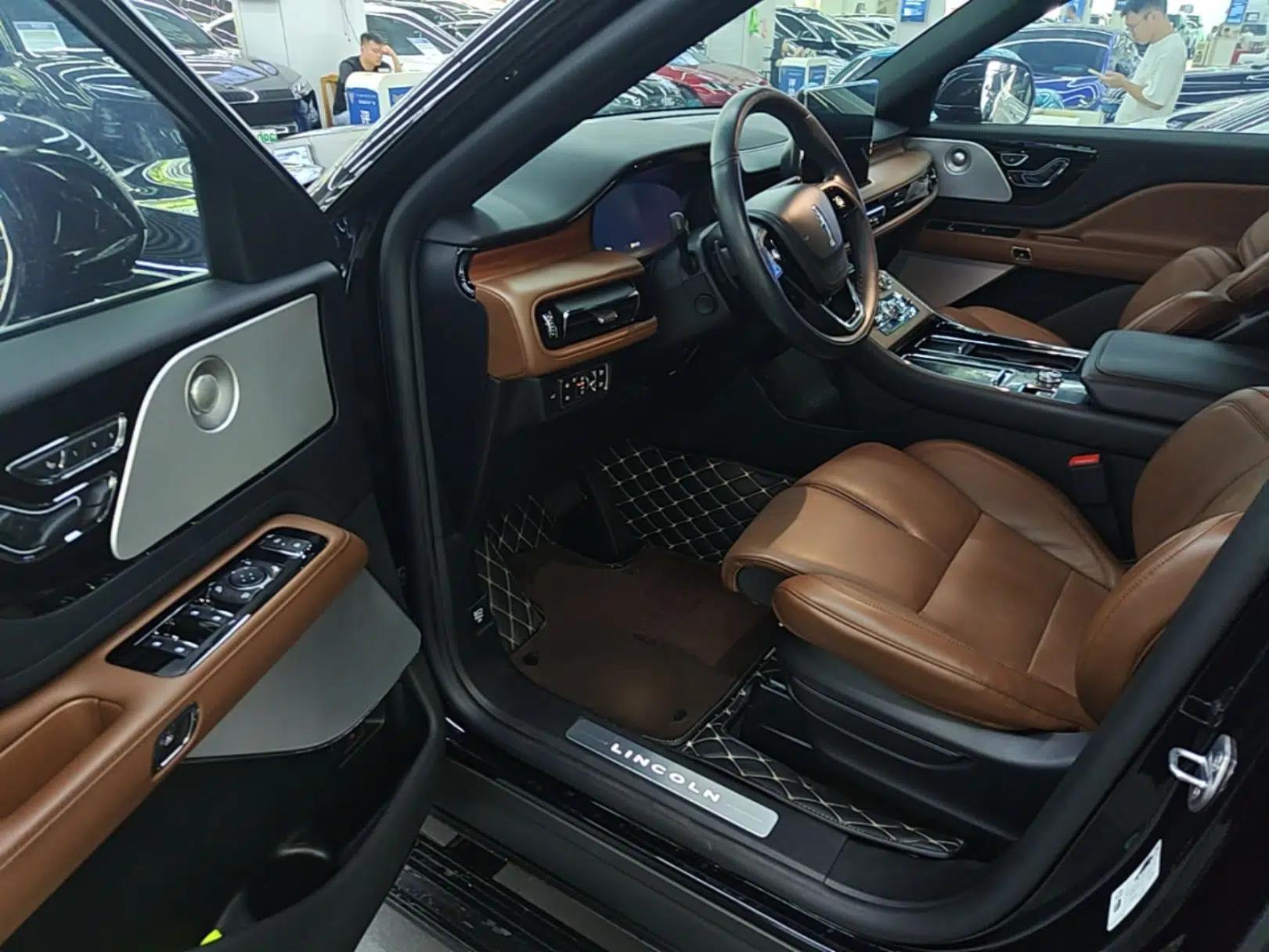 Lincoln Aviator 2021 3.0T V6 All-Wheel-Drive Executive Edition — миниатюра 18