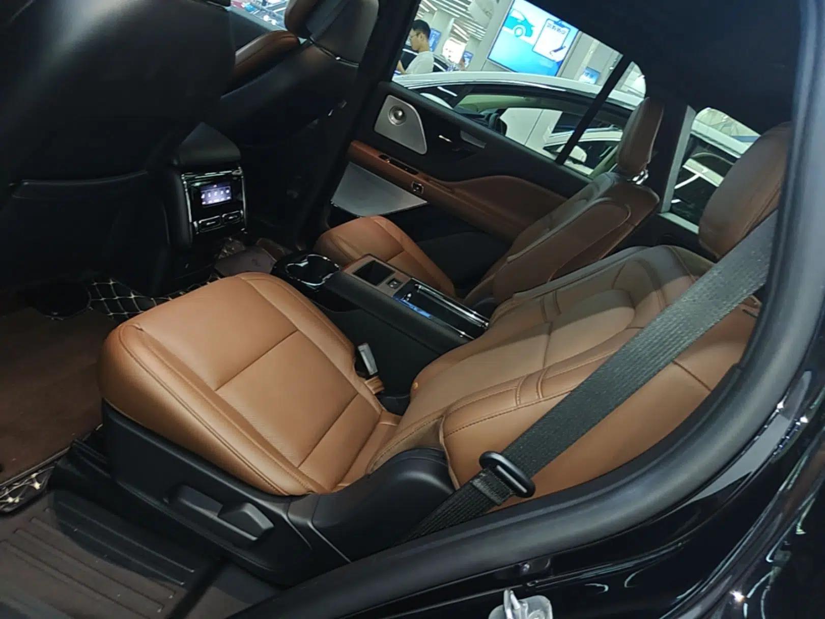 Lincoln Aviator 2021 3.0T V6 All-Wheel-Drive Executive Edition — миниатюра 20