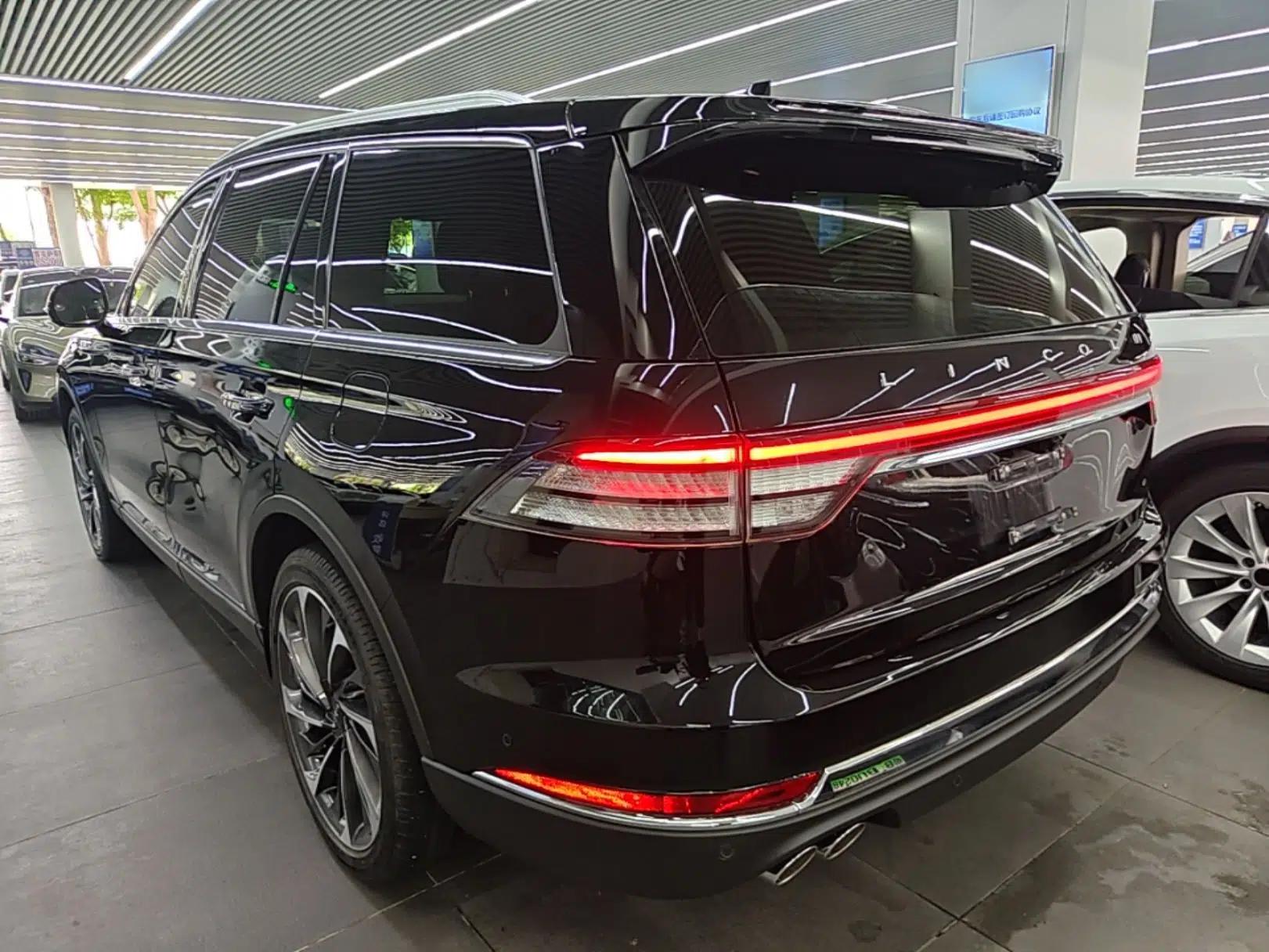 Lincoln Aviator 2021 3.0T V6 All-Wheel-Drive Executive Edition — миниатюра 4