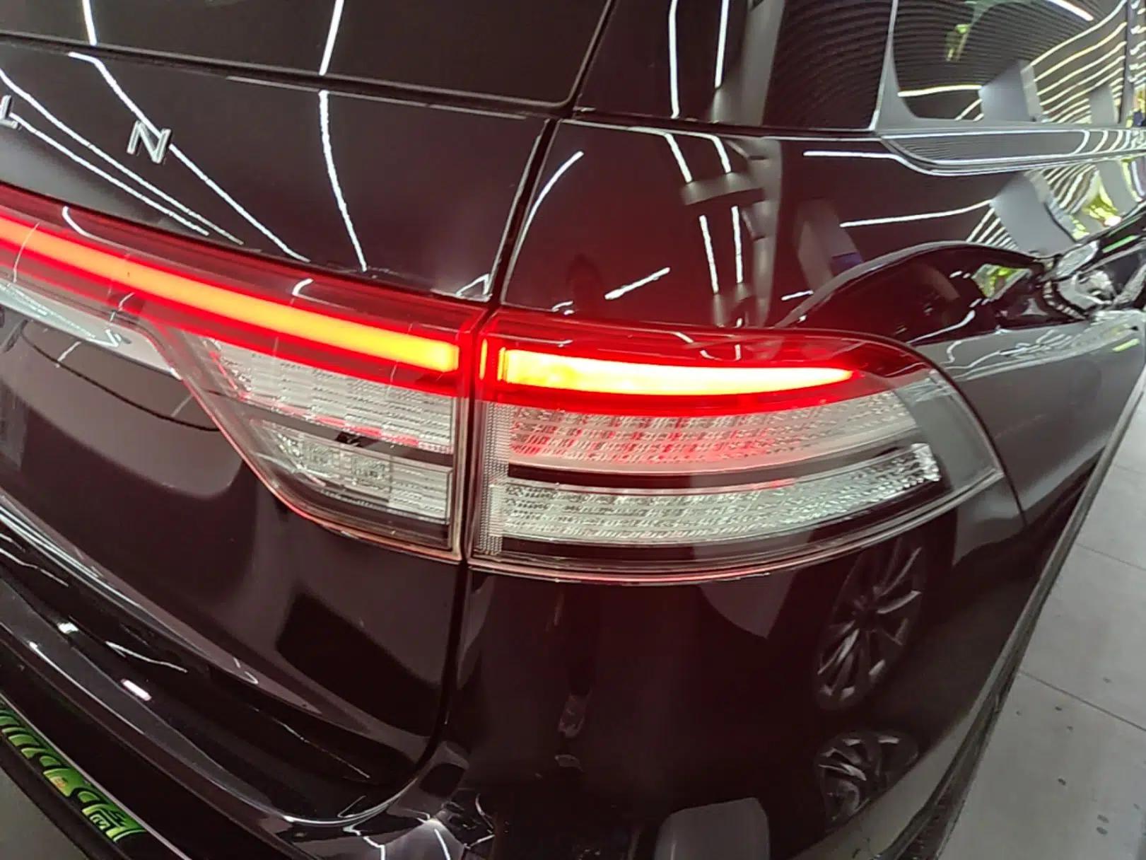 Lincoln Aviator 2021 3.0T V6 All-Wheel-Drive Executive Edition — миниатюра 9