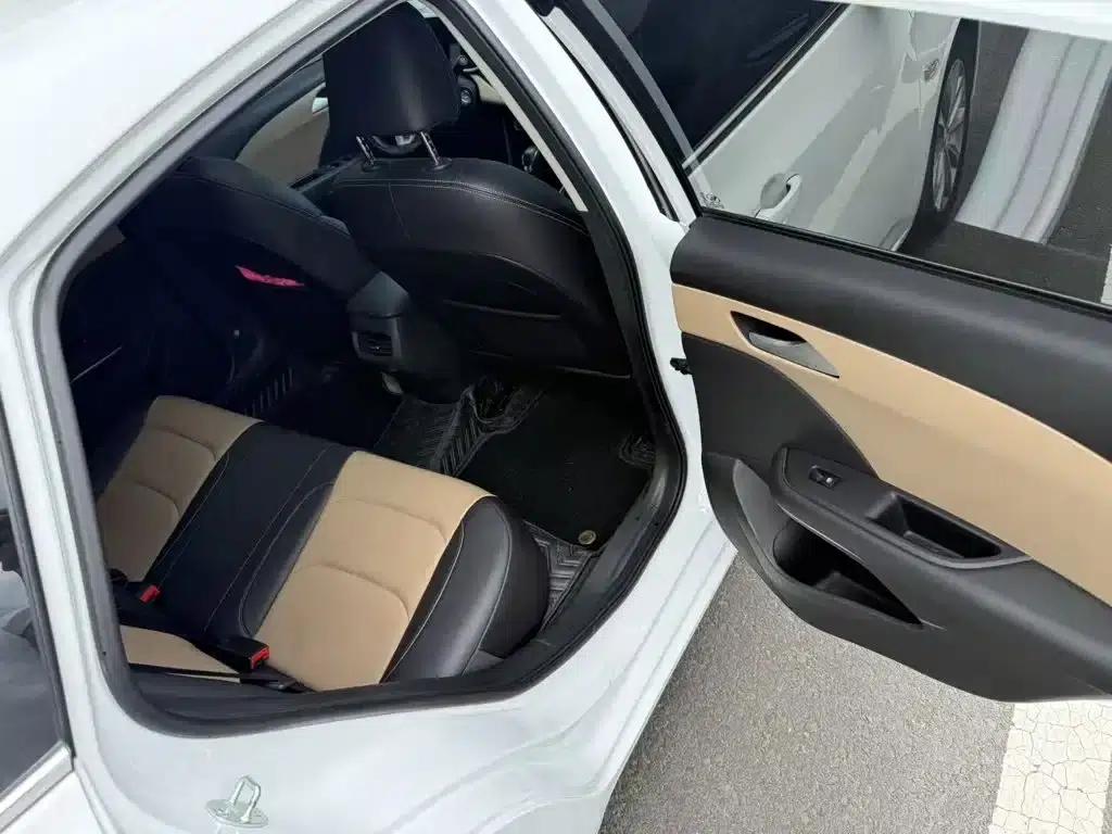 Chevrolet Cruze 2022 320 Automatic Enjoy Sunroof Edition — миниатюра 11