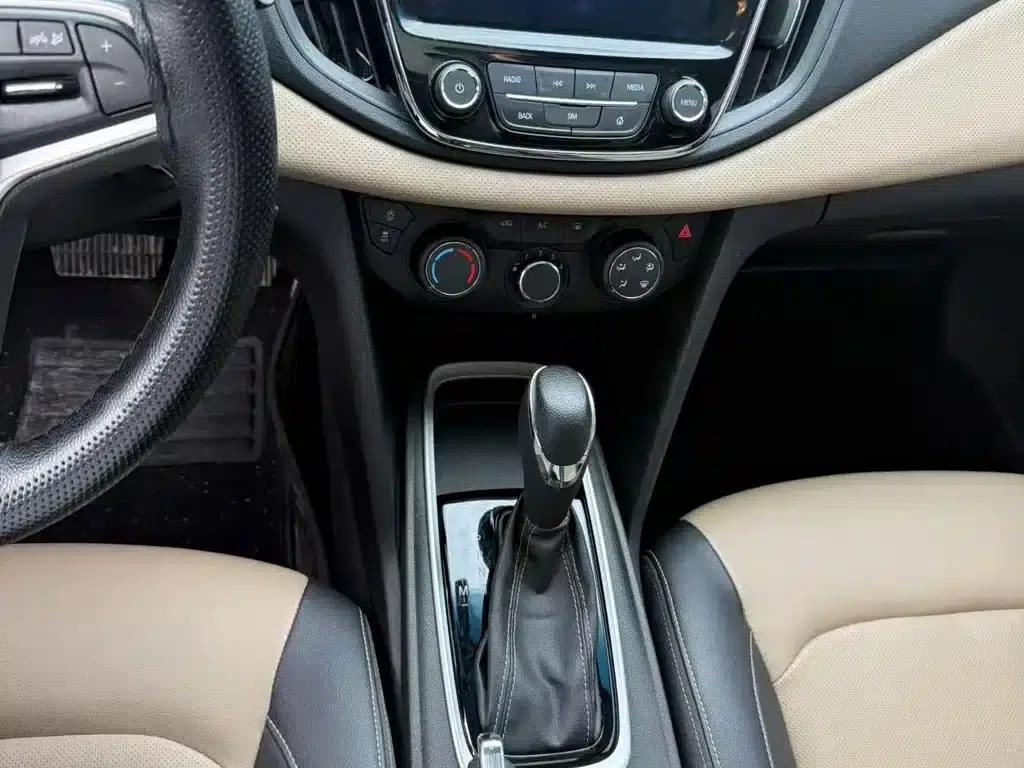 Chevrolet Cruze 2022 320 Automatic Enjoy Sunroof Edition — миниатюра 13
