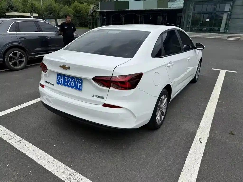 Chevrolet Cruze 2022 320 Automatic Enjoy Sunroof Edition — миниатюра 4