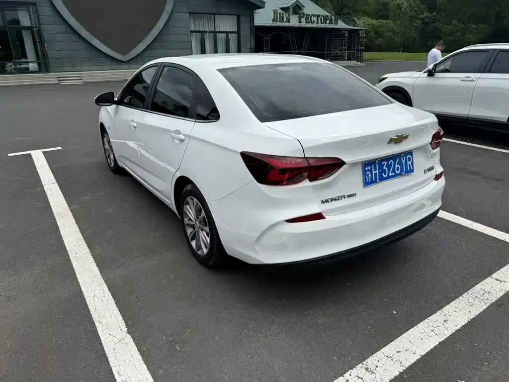 Chevrolet Cruze 2022 320 Automatic Enjoy Sunroof Edition — миниатюра 6