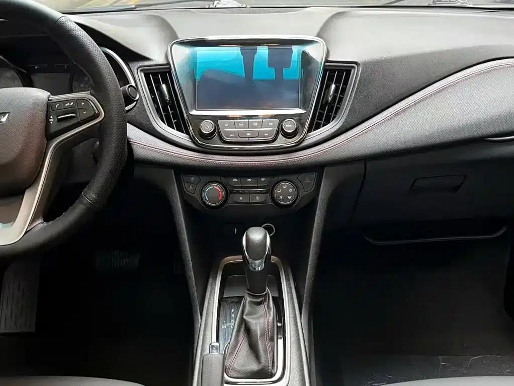 Chevrolet Cruze 2020 Mild Hybrid RS 330T Automatic Comfort Edition — миниатюра 12