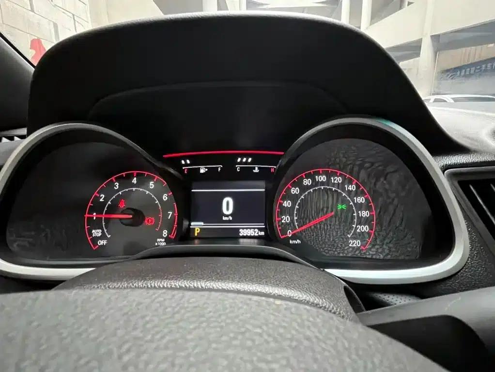 Chevrolet Cruze 2020 Mild Hybrid RS 330T Automatic Comfort Edition — миниатюра 13