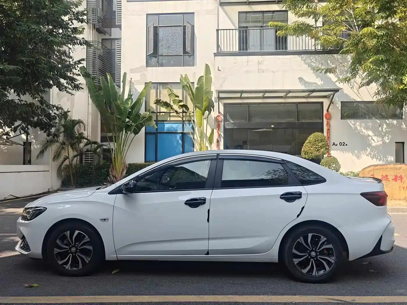 Chevrolet Cruze 2022 Mild Hybrid RS 330T Automatic Comfort Edition — миниатюра 11