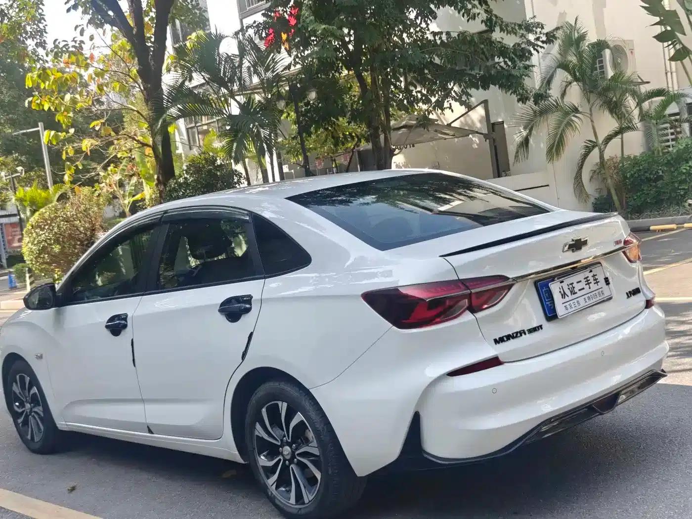 Chevrolet Cruze 2022 Mild Hybrid RS 330T Automatic Comfort Edition — миниатюра 25