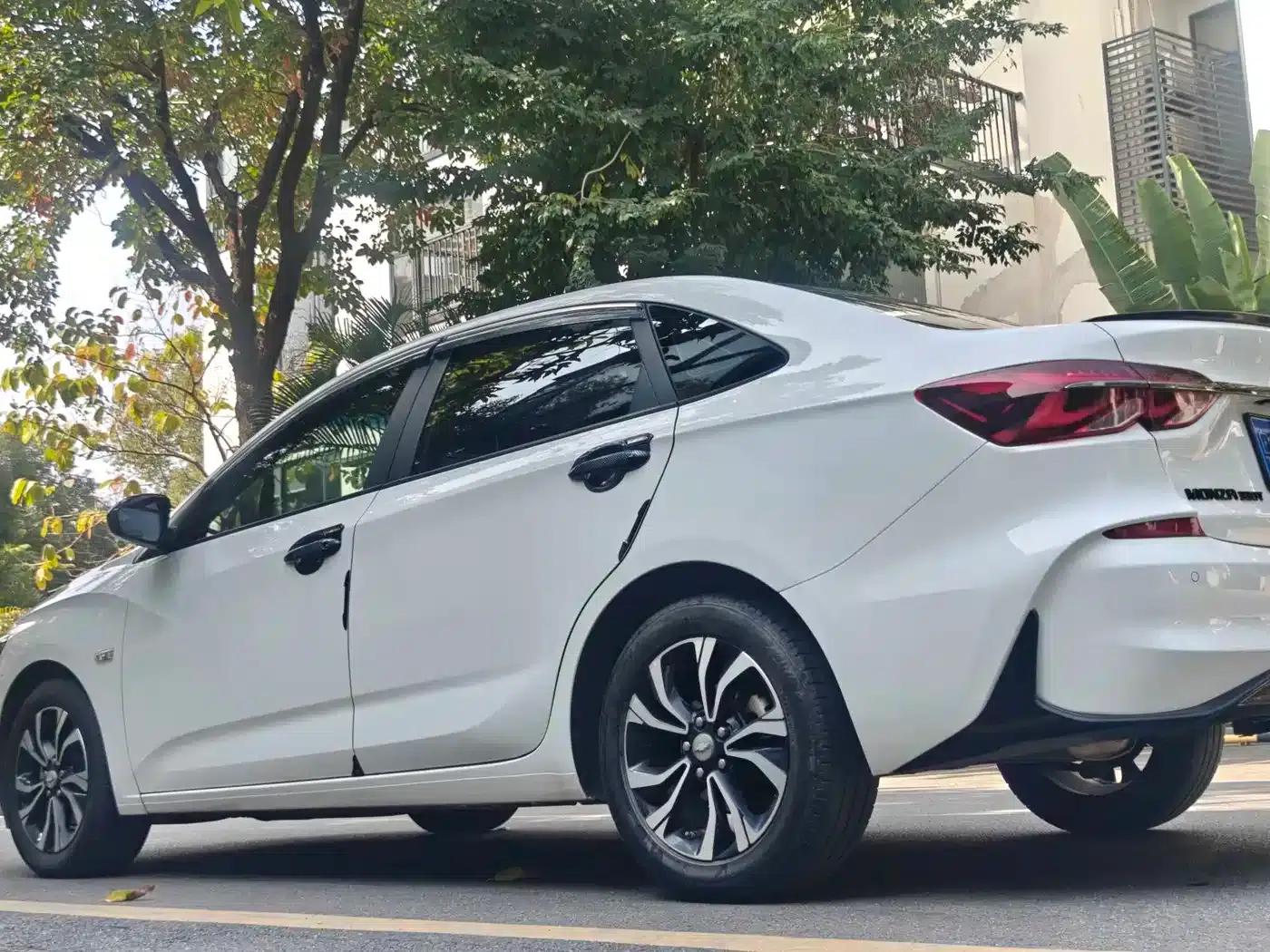 Chevrolet Cruze 2022 Mild Hybrid RS 330T Automatic Comfort Edition — миниатюра 27