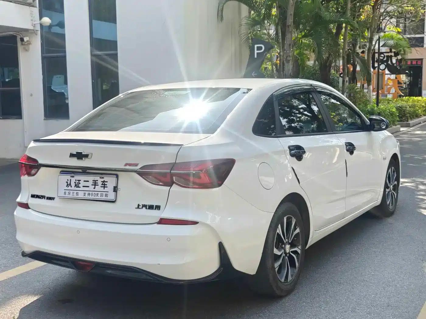 Chevrolet Cruze 2022 Mild Hybrid RS 330T Automatic Comfort Edition — миниатюра 29