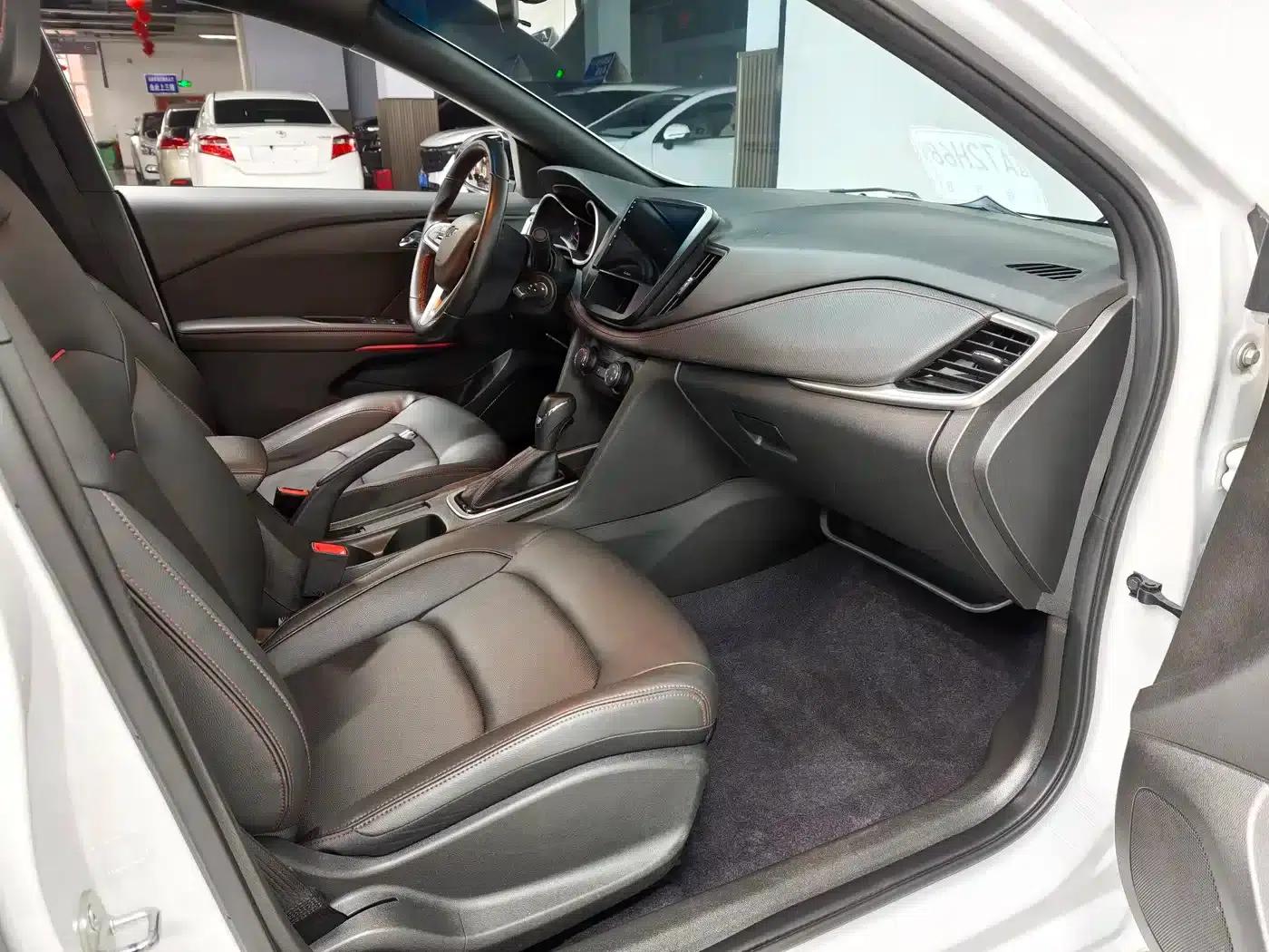 Chevrolet Cruze 2020 Mild Hybrid RS 330T Automatic Comfort Edition — миниатюра 13