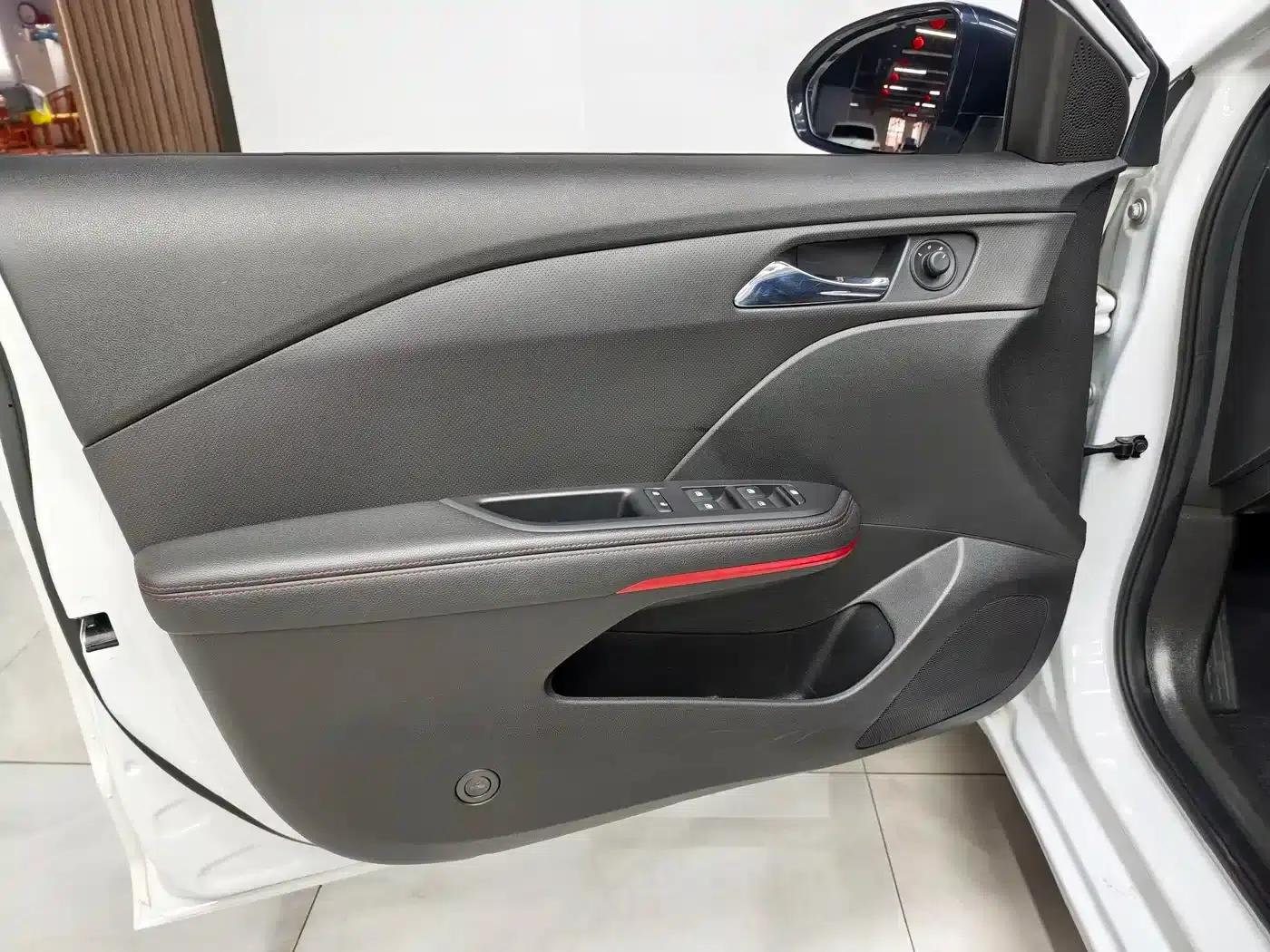 Chevrolet Cruze 2020 Mild Hybrid RS 330T Automatic Comfort Edition — миниатюра 15