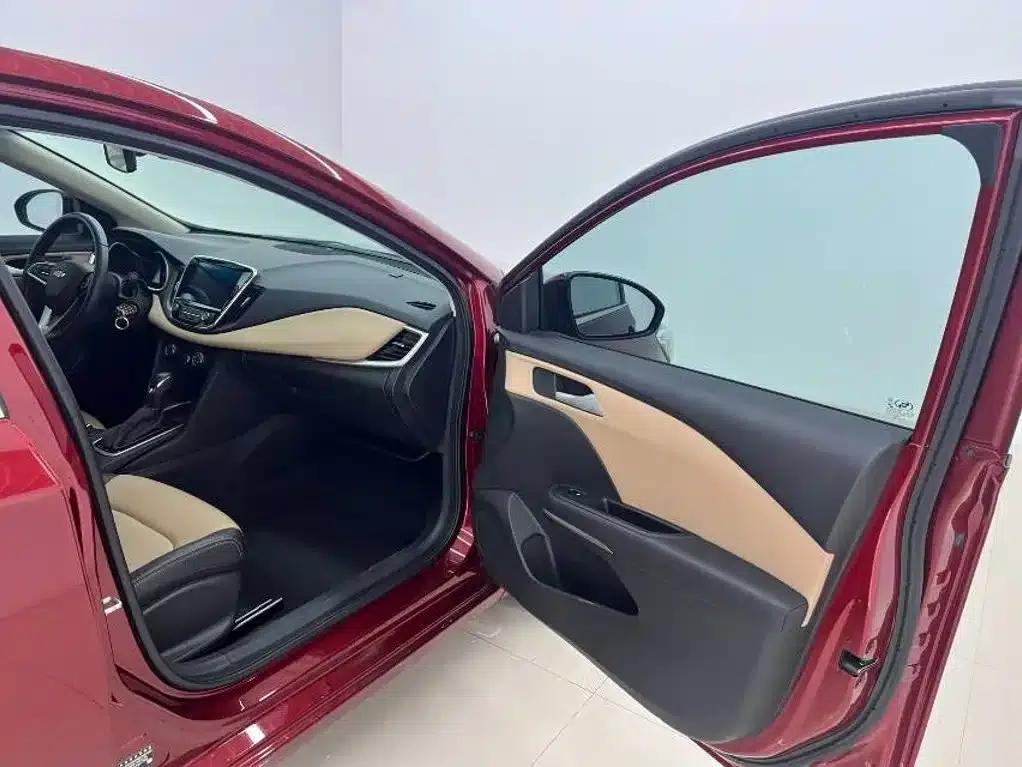 Chevrolet Cruze 2022 320 Automatic Enjoy Sunroof Edition — миниатюра 11