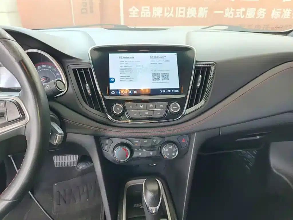 Chevrolet Cruze 2020 Mild Hybrid RS 330T Automatic Comfort Edition — миниатюра 13