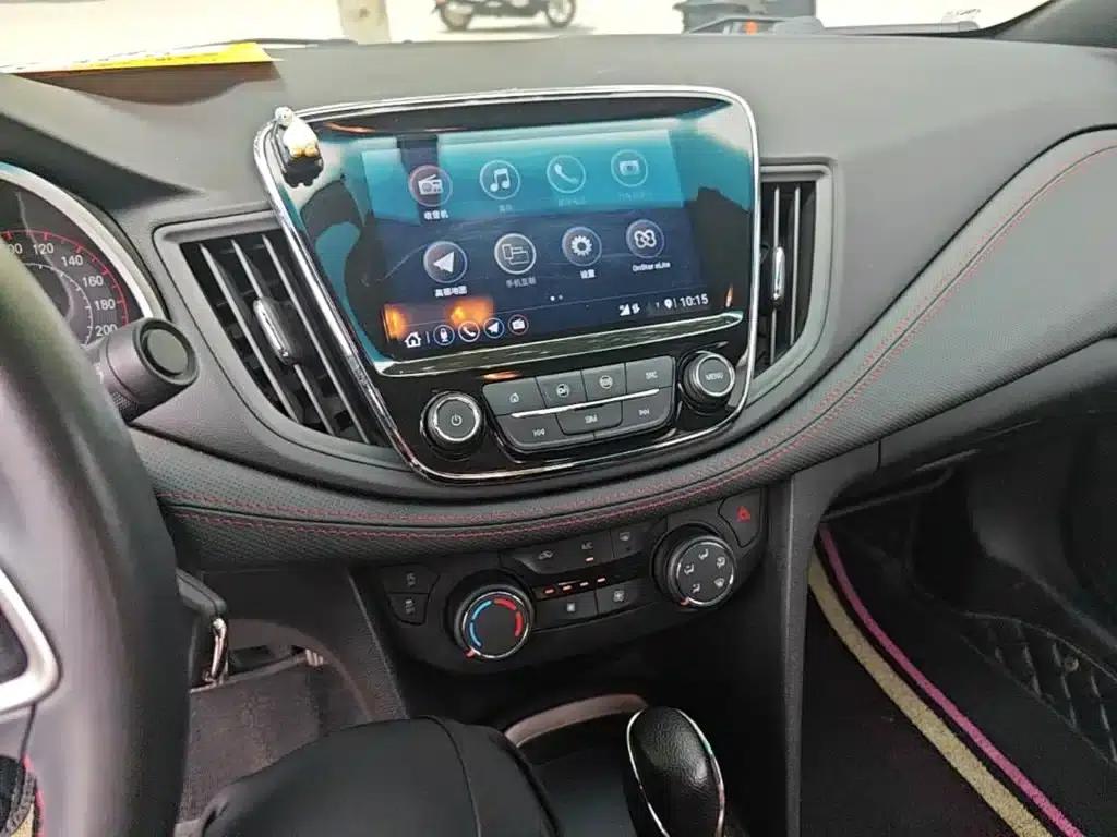 Chevrolet Cruze 2020 Mild Hybrid RS 330T Automatic Comfort Edition — миниатюра 13