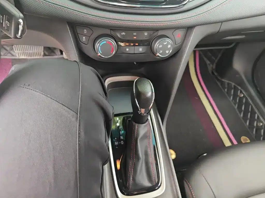 Chevrolet Cruze 2020 Mild Hybrid RS 330T Automatic Comfort Edition — миниатюра 14