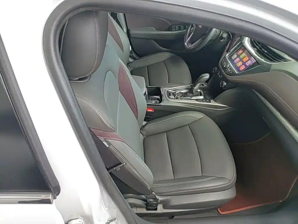 2018 Chevrolet Malibu 530T Automatic Luxury Edition — миниатюра 25