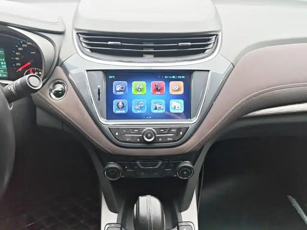 2017 Chevrolet Malibu 1.5T Automatic Luxury Edition — миниатюра 13