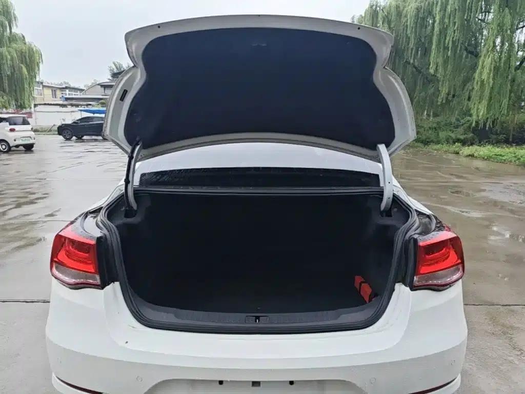 2017 Chevrolet Malibu 1.5T Automatic Luxury Edition — миниатюра 19