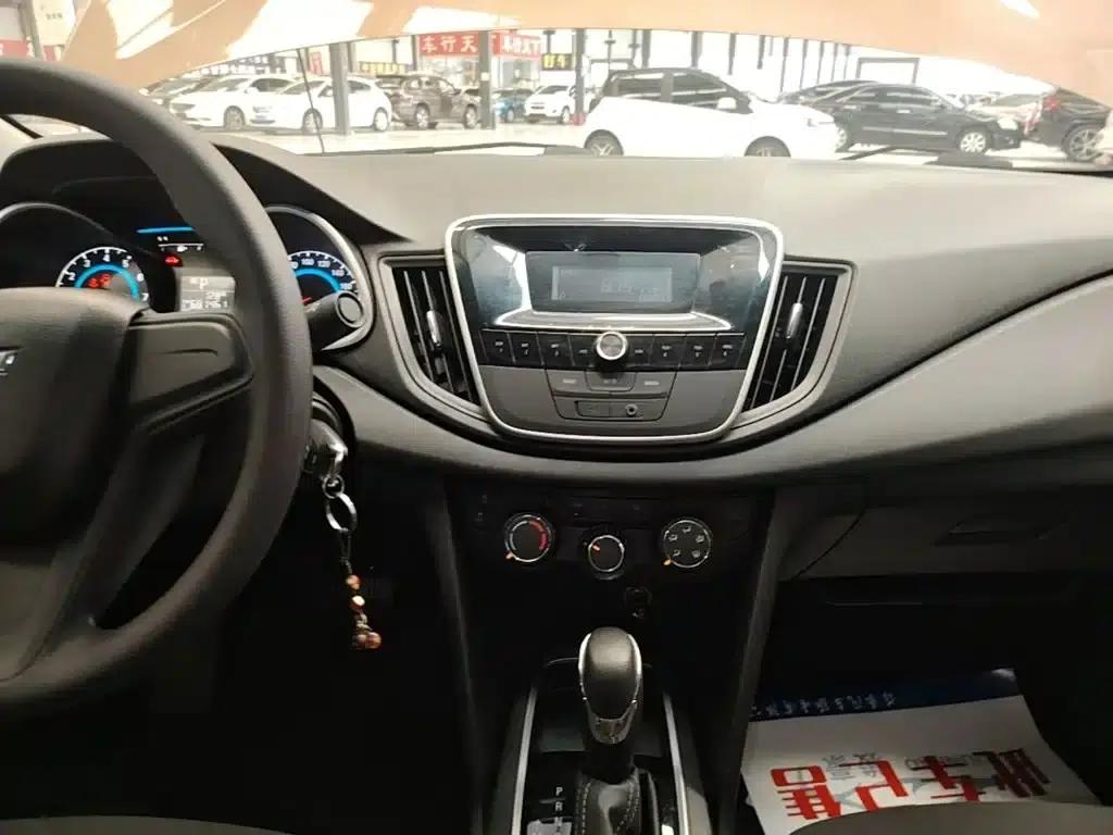 Chevrolet Cruze 2019 320 Automatic Sunroof Edition — миниатюра 13
