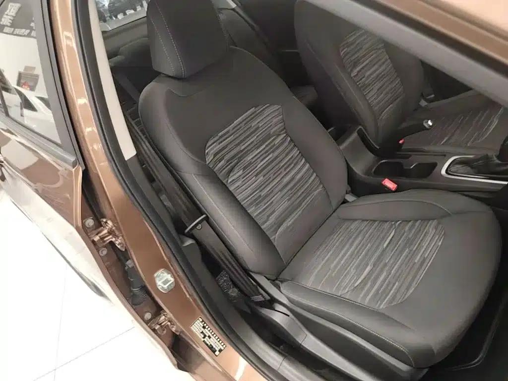 Chevrolet Cruze 2019 320 Automatic Sunroof Edition — миниатюра 25