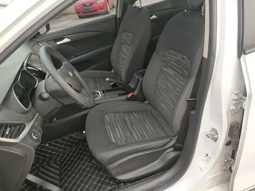 Chevrolet Cruze 2019 320 Automatic Sunroof Edition — миниатюра 15