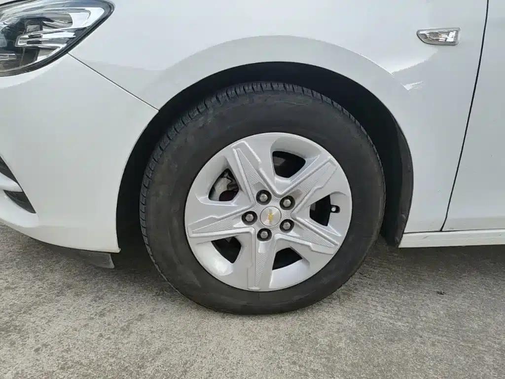 Chevrolet Cruze 2019 320 Automatic Sunroof Edition — миниатюра 23