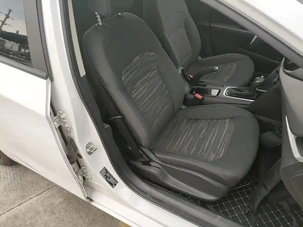 Chevrolet Cruze 2019 320 Automatic Sunroof Edition — миниатюра 25