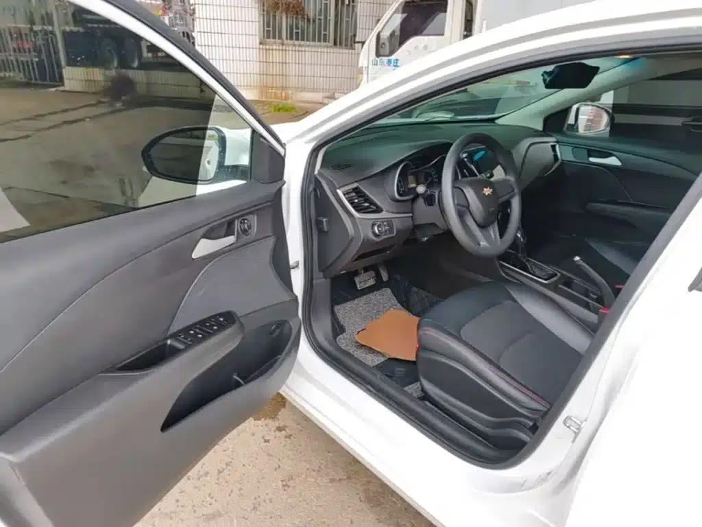Chevrolet Cruze 2019 320 Automatic Sunroof Edition — миниатюра 16