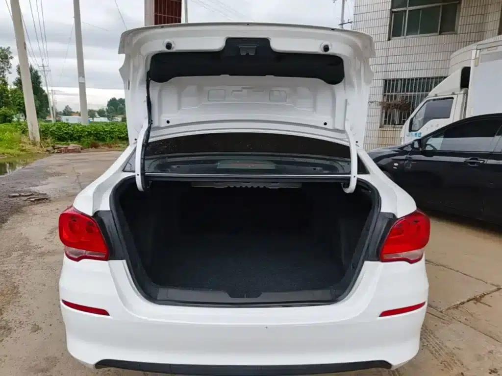 Chevrolet Cruze 2019 320 Automatic Sunroof Edition — миниатюра 19