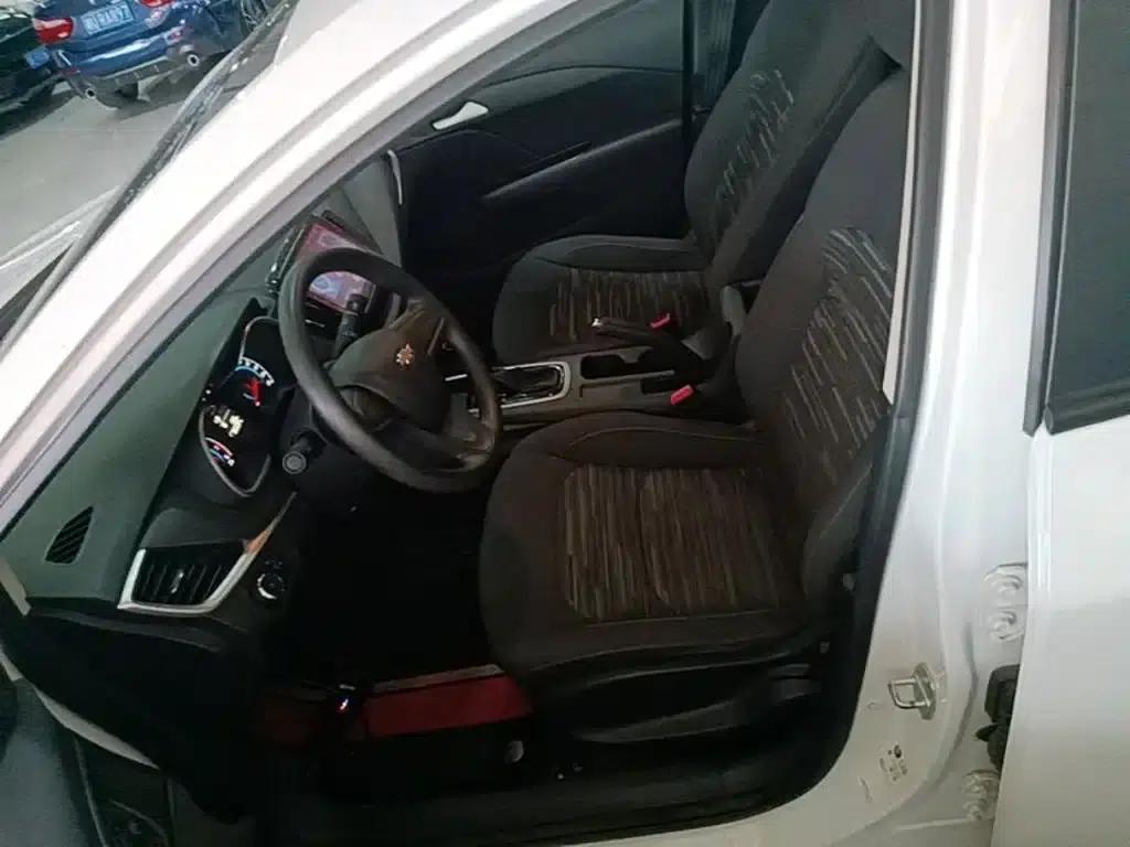 Chevrolet Cruze 2018 320 Automatic Sunroof Edition — миниатюра 15