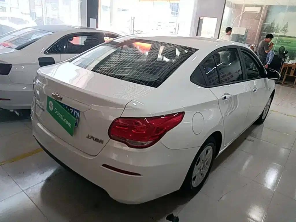 Chevrolet Cruze 2018 320 Automatic Sunroof Edition — миниатюра 7