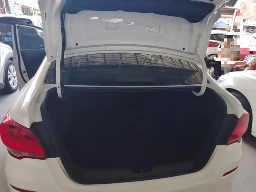 Chevrolet Cruze 2019 320 Automatic Sunroof Edition — миниатюра 19
