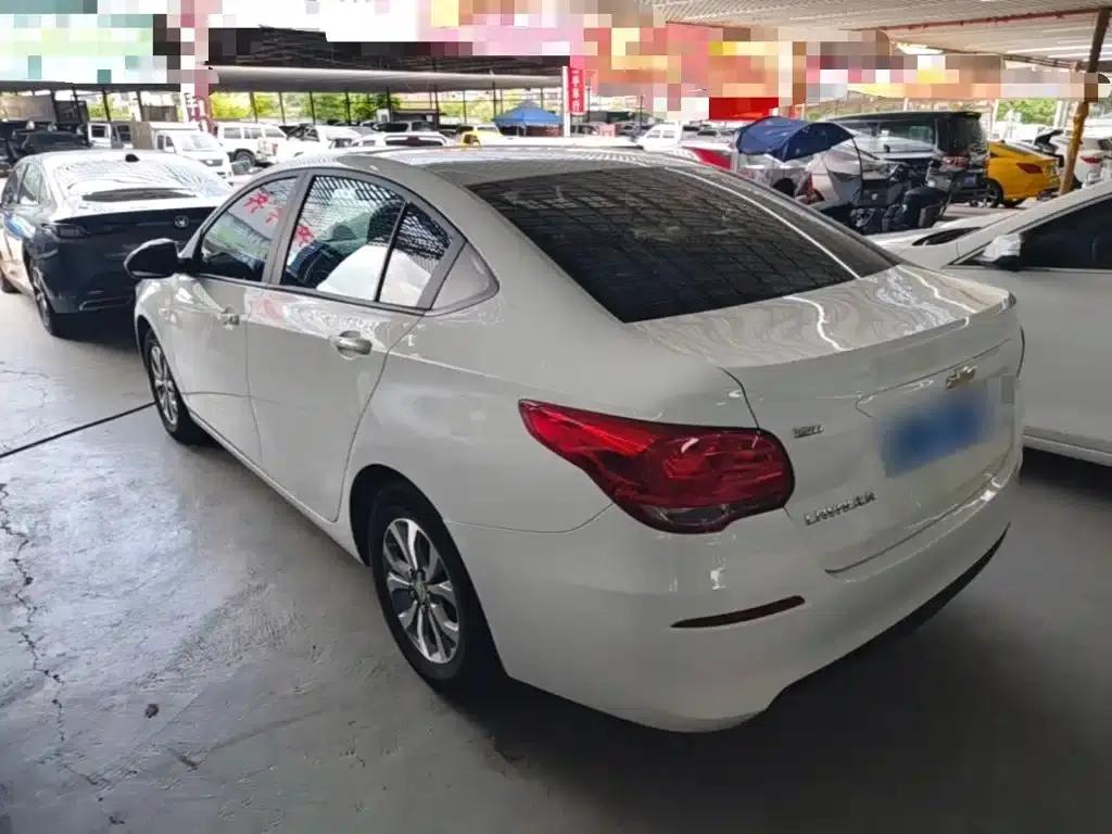 Chevrolet Cruze 2019 320 Automatic Sunroof Edition — миниатюра 5