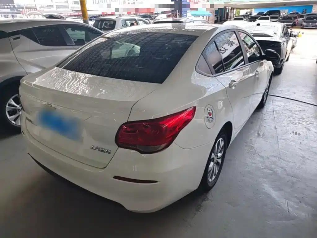 Chevrolet Cruze 2019 320 Automatic Sunroof Edition — миниатюра 7
