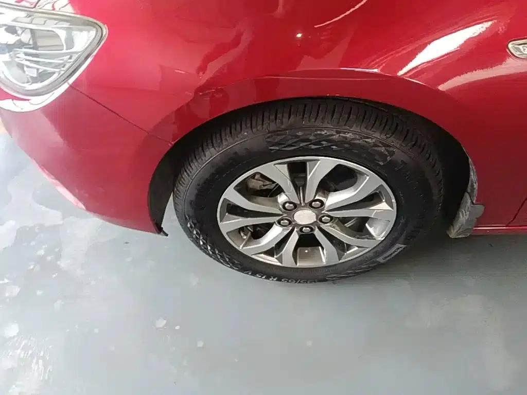 Chevrolet Cruze 2018 320 Automatic Sunroof Edition — миниатюра 23