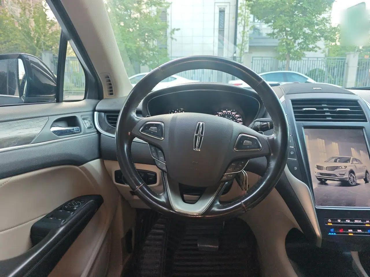 Lincoln MKC 2017 2.0T Two-Wheel-Drive Luxury Edition — миниатюра 10