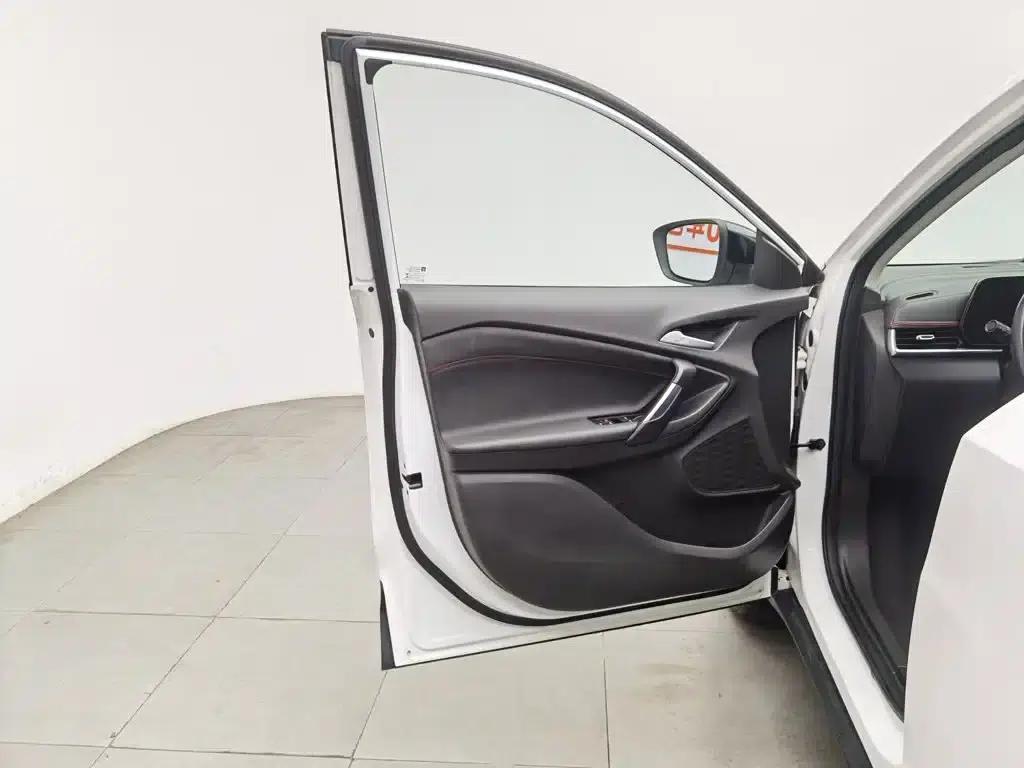 Chevrolet Trax 2022 RS 1.5T CVT Cool MAX — миниатюра 8