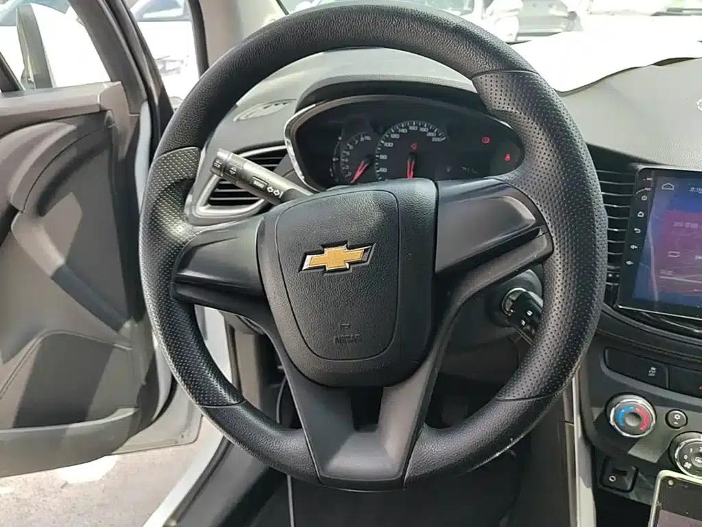 Chevrolet Trax 2018 330T Manual 2WD Comfort — миниатюра 11