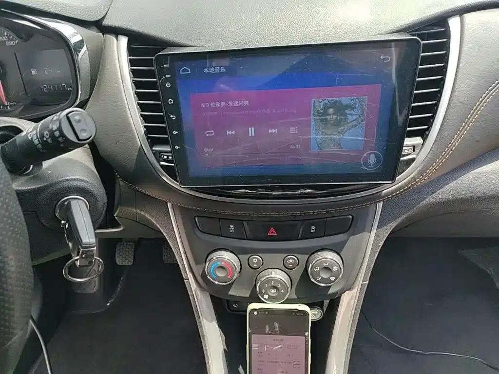 Chevrolet Trax 2018 330T Manual 2WD Comfort — миниатюра 13