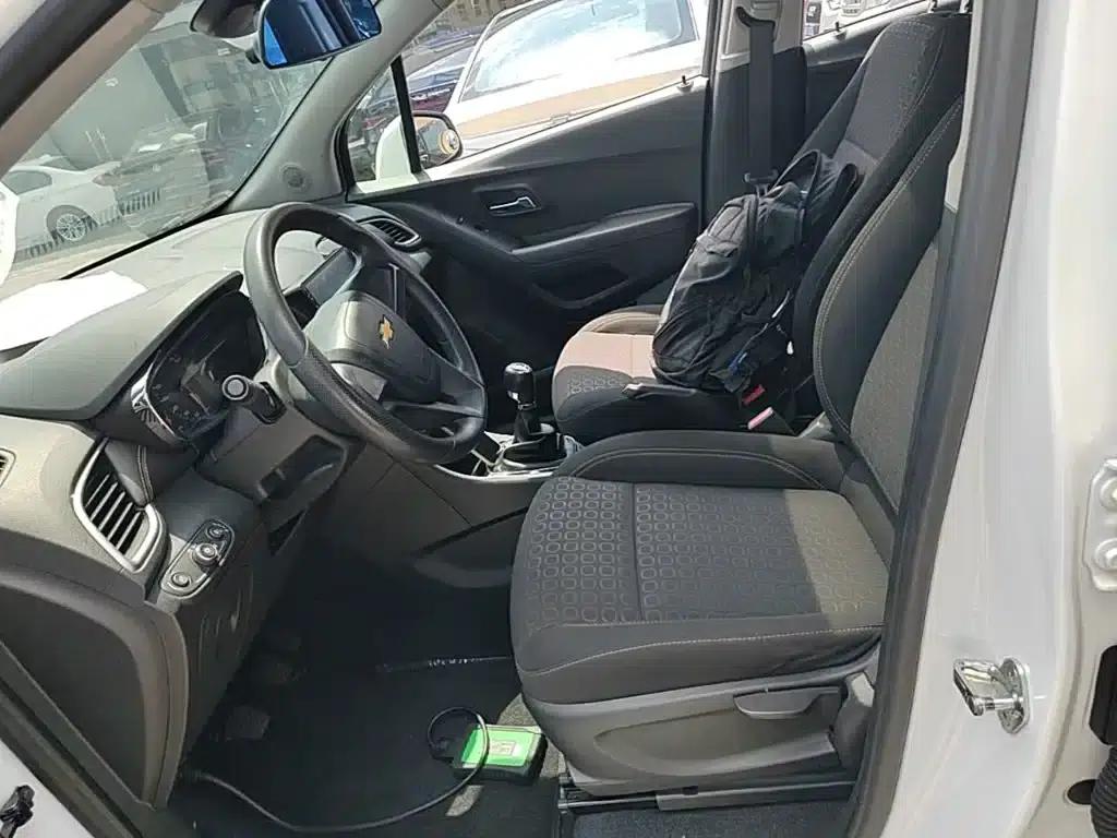 Chevrolet Trax 2018 330T Manual 2WD Comfort — миниатюра 15